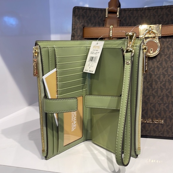 MICHAEL KORS JET SET TRAVEL 35S3GTVW7J LIGHT SAGE LG DOUBLE ZIP WRISTLET-WALLET - Picture 14 of 16